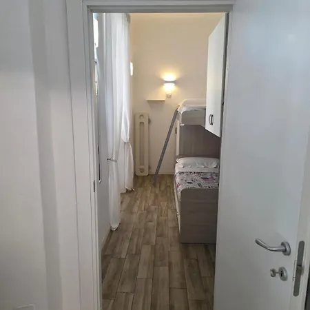 Mauro Bilo Flat B *
